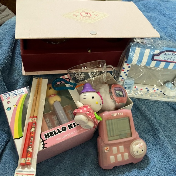 Hello kitty bundle - Picture 9 of 9